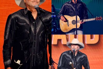 ALAN JACKSON’S FINAL TOUR BEGINS WITH TEARS AT ACM AWARDS—What Made His “REMEMBER WHEN” PERFORMANCE SO HEARTFELT? Alan Jackson delivered a heart-wrenching performance of “Remember When” at the ACM Awards on May 8, leaving the arena in tears. With his final tour on the horizon and health issues in play, the song became a farewell to his fans and a thank-you to his family. How did this performance capture the essence of his journey and his career? Want to know how Alan Jackson’s emotional performance became a defining moment of the ACM Awards? Click below to get the full story of this unforgettable farewell!👇👇