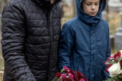 “Sir… today is my mom’s birthday… I want to buy flowers, but I don’t have enough money…”