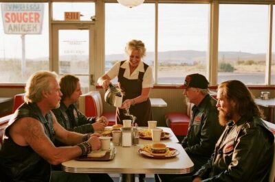 “Poor Waitress Refuses Payment After Feeding 5 Broken Bikers, 48 Hours Later 800 Hells Angels Surround Sarah Mitchell, 54, gave her all to working double shifts at the Desert Rose Diner, a beaten-down outpost in Arizona. She carried the burden of medical debt and collection calls for her son Danny’s future as a single mother who had been devastated by tragedy.