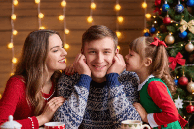 SINGLE DAD’S CHRISTMAS BLIND DATE WAS FAILING — UNTIL HIS DAUGHTER WHISPERED, “SHE’S THE ONE, DADDY”