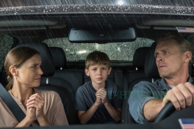 I was seven years old the night my stepfather, Tom Harris, drove me through a downpour to my grandparents’ house in Portland. The entire ride felt suspended in a strange, heavy silence. Only the windshield wipers dared to speak, dragging back and forth with a tired squeak. I kept my forehead against the cool glass, trying to see where we were going, but everything outside was just rain and blurred streetlights.